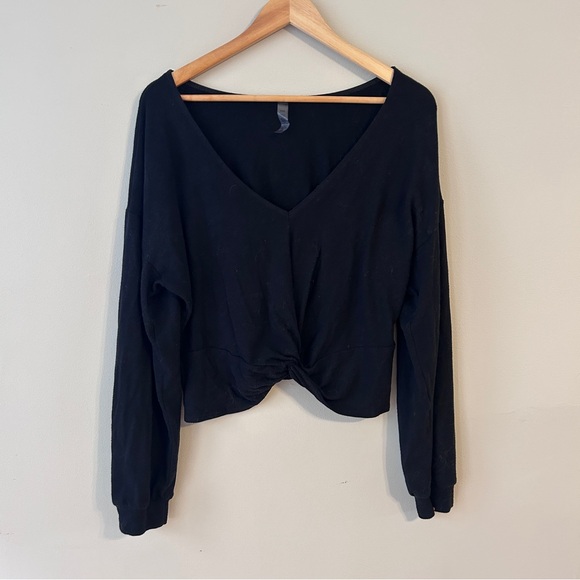 Beyond Yoga Black Twist Up Reversible Pullover - Picture 4 of 7